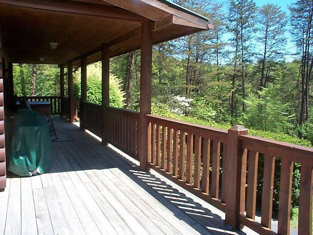 Log Cabin for 2 People in Sevier County