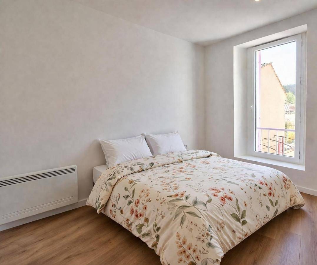 Appartement entier, Appartement T3 très lumineux in Saint-Martin-de-Brômes, Alpes-de-Haute-Provence