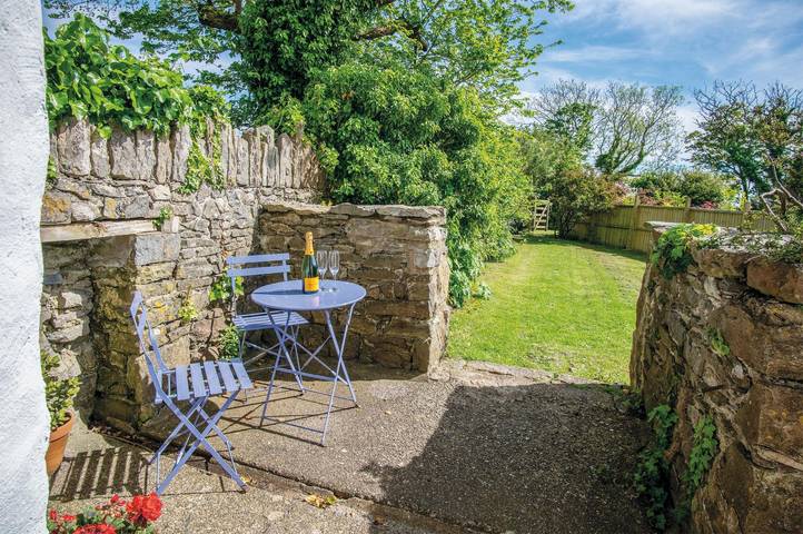 Cottage for 2 people, with Terrace and Garden in Manorbier