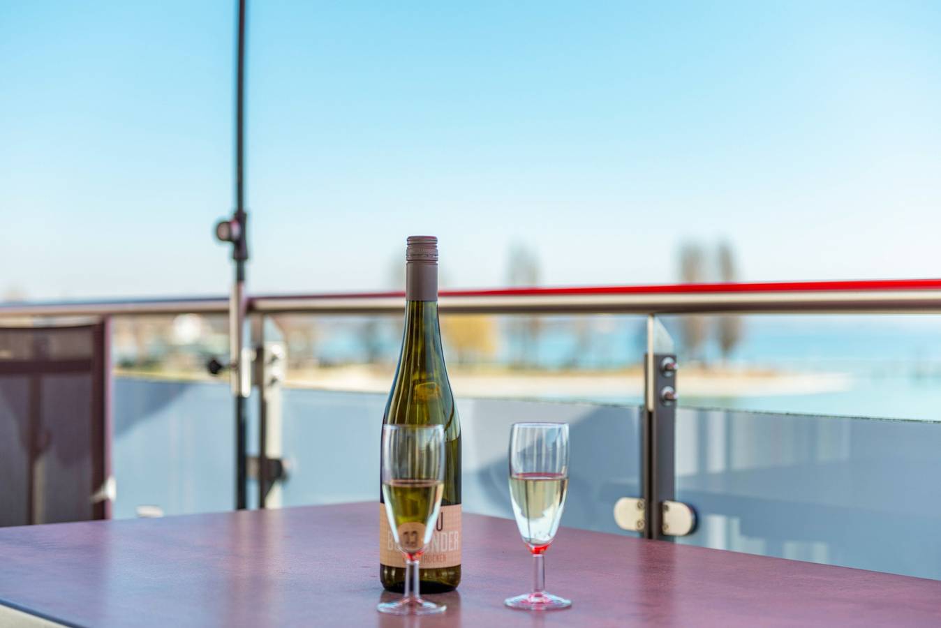 Ganze Wohnung, Appartement Dachstudio für 1-5 Personen (max. 4 Erwachsene + 1 Kind bis 2 Jahre) in Immenstaad, Immenstaad am Bodensee