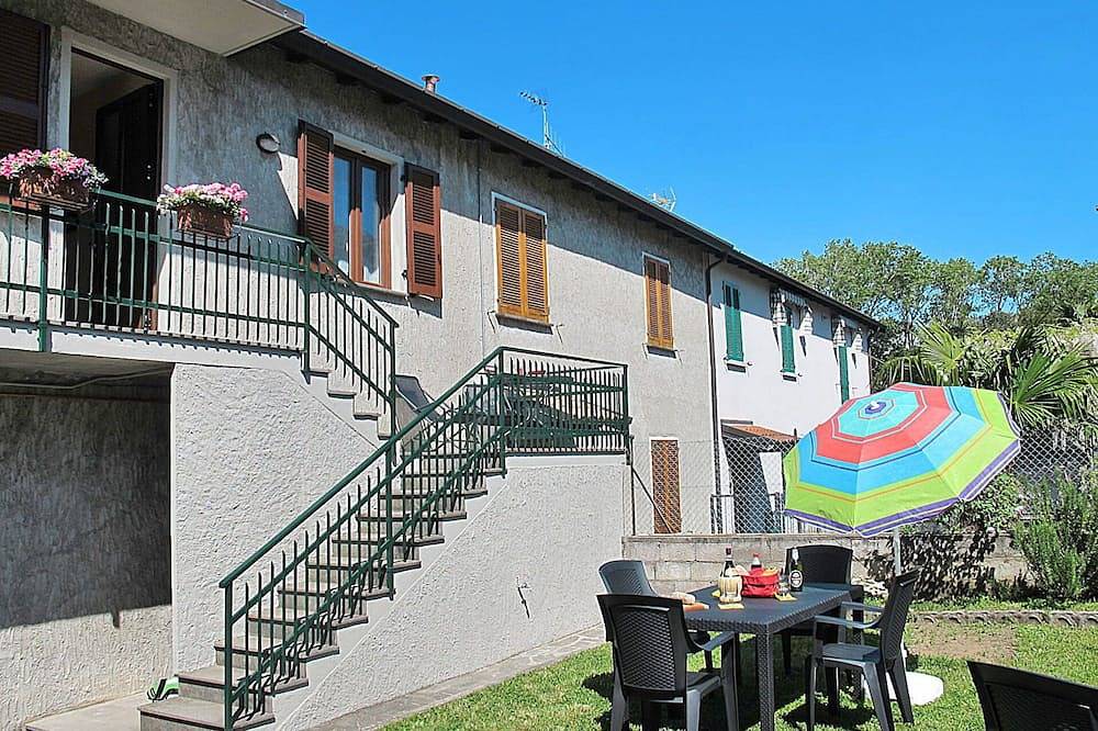 Mooi vrijstaand vakantiehuis voor 6 personen met Wifi en patio in Dervio, Westelijke Orobie-Alpen