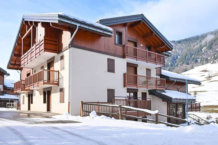 Chalet pour 4 personnes, avec balcon ainsi que sauna et piscine, animaux acceptés à Flumet