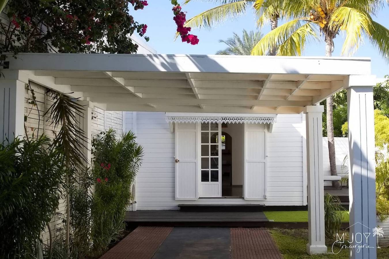 Bungalow Keloha avec piscine et jardin tropical in L'Étang-Salé, Île de la Réunion