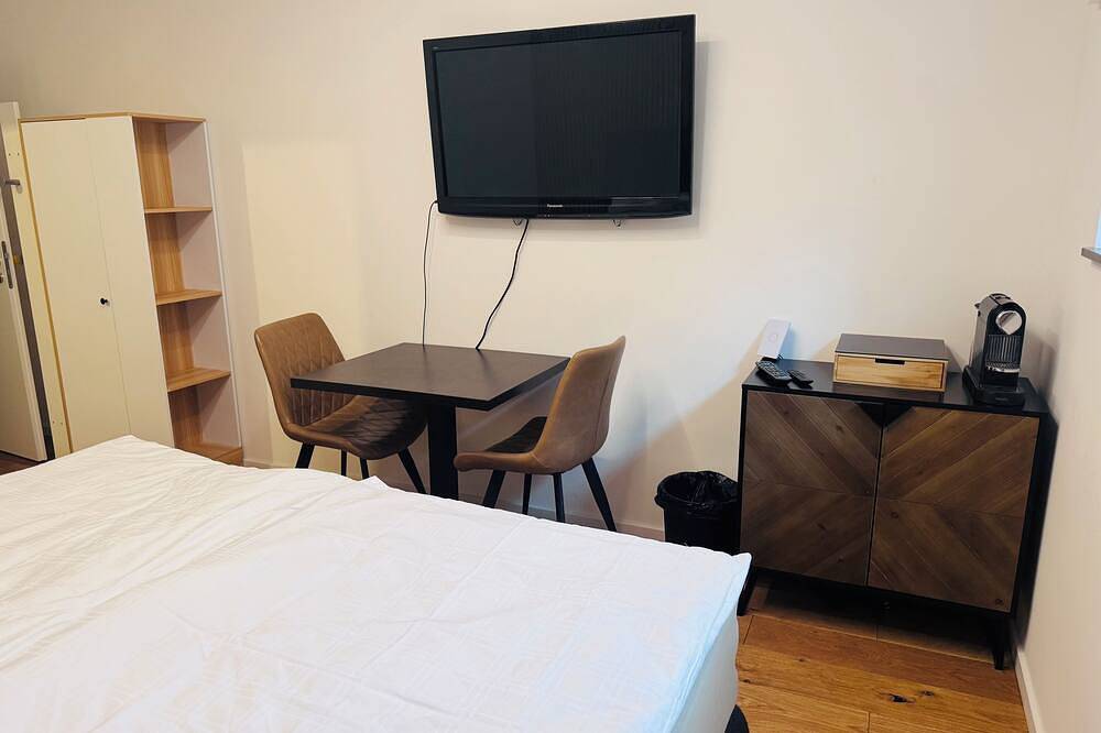 Gästezimmer nahe Frankfurt Messe mit eigenem Bad in Oberursel (Taunus), Hochtaunuskreis