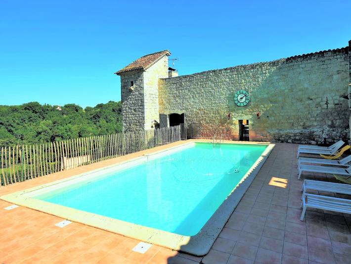 Gîte pour 10 personnes, avec Terrasse ainsi que Jardin et Piscine
