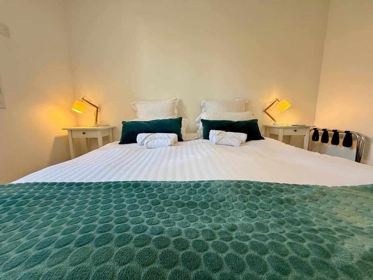 Superior Queen Room in Beynost, Ain