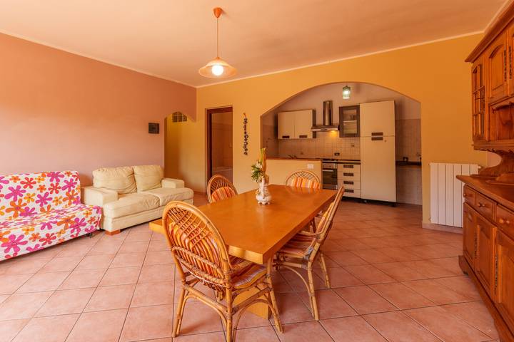 Appartamento intero, Appartamento vacanze "Sara's Guest House" con terrazza privata e Wi-Fi in Olbia, Gallura