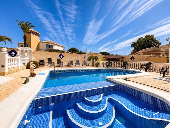 Chalet para 7 personas, con Balcón/Terraza y Jardín en Torrevieja