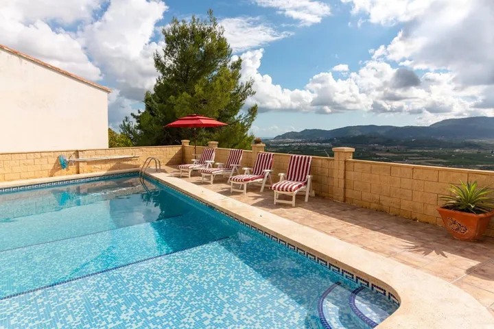 Villa pour 6 personnes, avec vue ainsi que terrasse et piscine, animaux acceptés - 1