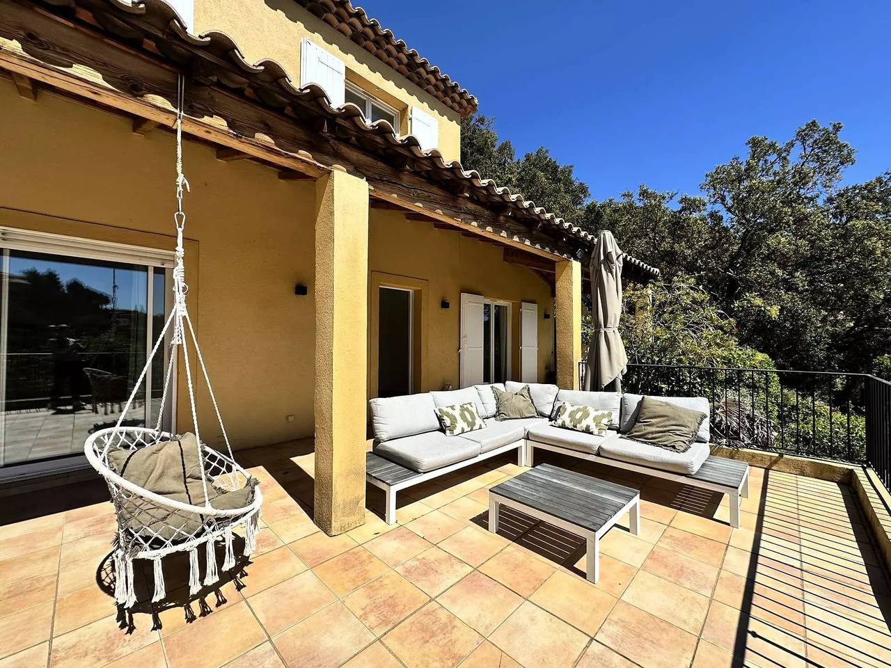 Villa climatisée pour 10 personnes avec piscine privée, vue sur les collines et la mer, sur le domaine de Valcros in La Londe-les-Maures, Côte méditerranéenne (France)
