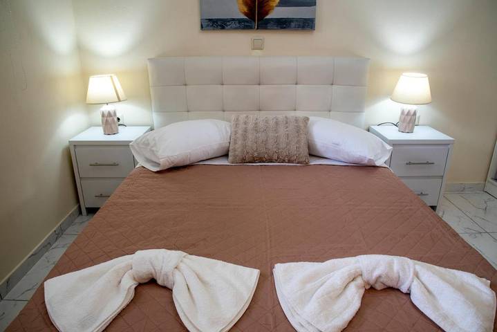 Gîte pour 6 personnes, avec jardin, adapté aux familles dans Palekastron