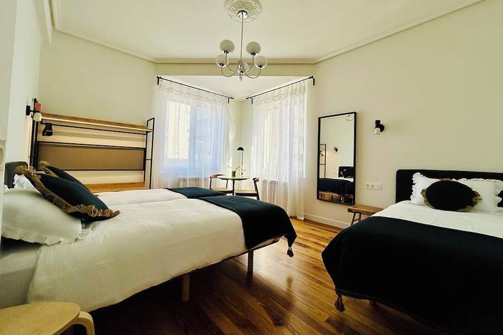 Appartement entier, Plaza Teobaldos in Pampelune, Province de Navarra