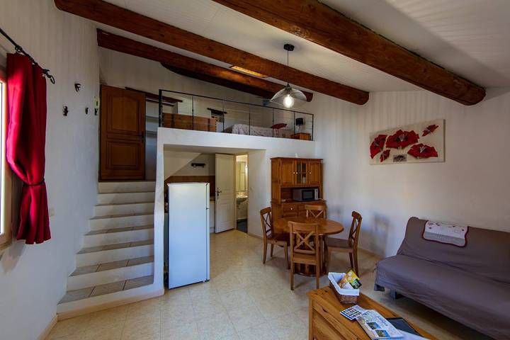 Gîte pour 4 personnes, avec piscine et jardin, animaux acceptés