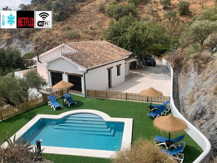 Casa rural para 12 personas, con vistas además de jardín y piscina - 1