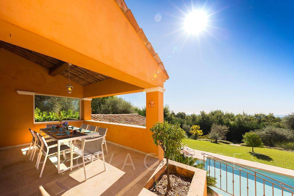 Holiday house with sea views and home cinema in Tourrettes-sur-Loup in Tourrettes-sur-Loup, Region de Cannes