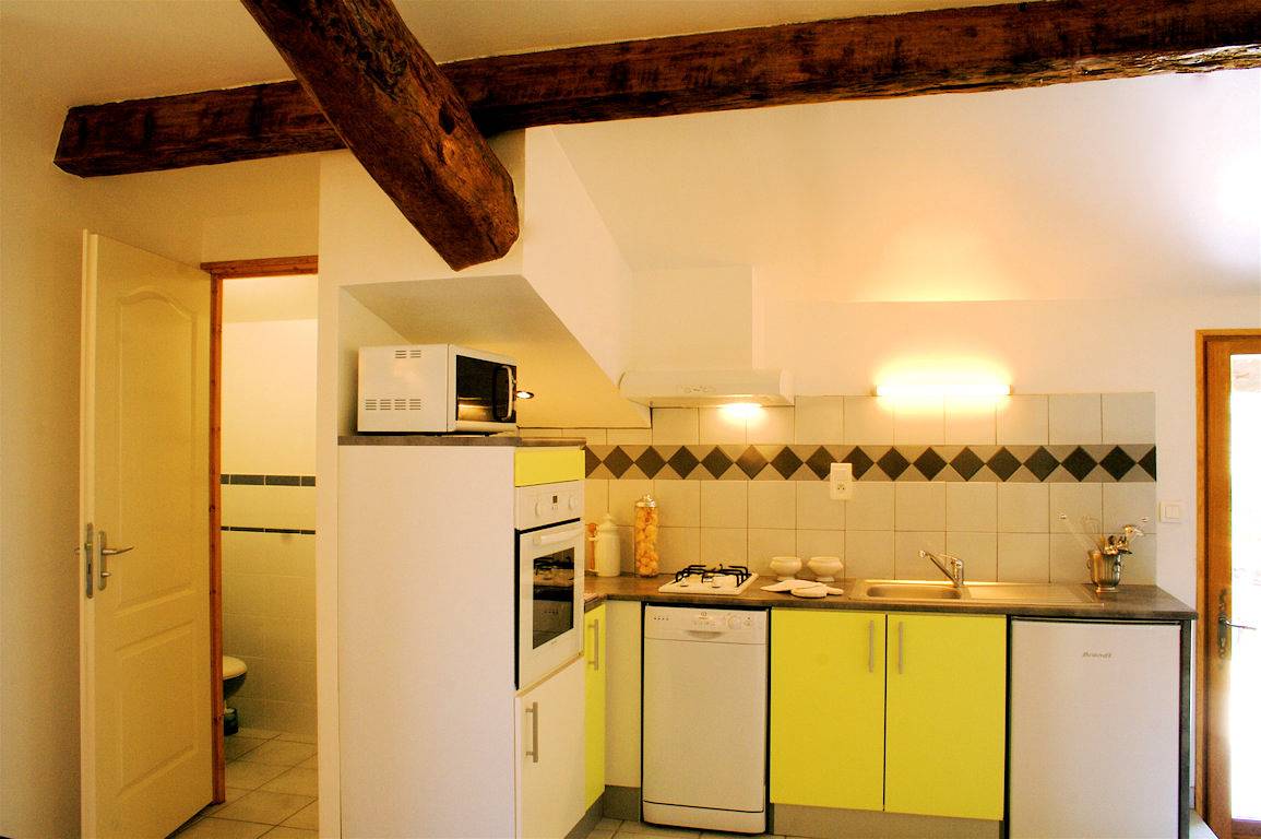 Gîte avec terrasse et piscine sécurisée, gîte 2 personnes in Cesseras, Région de Béziers