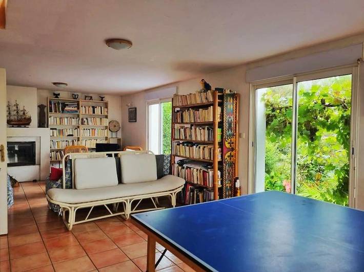 Location de vacances pour 8 personnes, avec terrasse ainsi que jardin et vue à Tréogat - 4