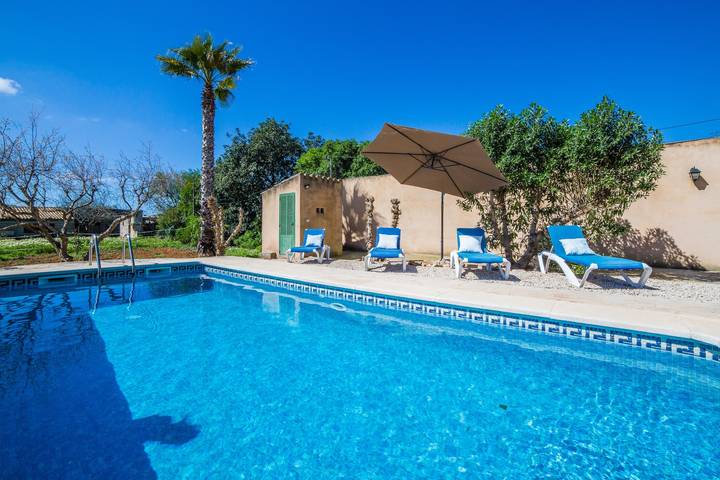 Can Cusina. Charming House With Swimming Pool in Es Llombards, Santanyí