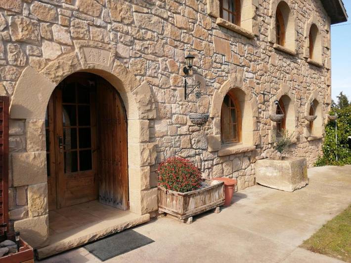 Casa rural para 8 personas, con vistas además de piscina y jardín en Bages - 4