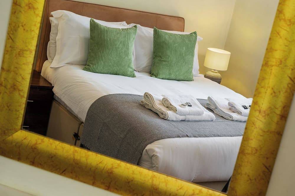 Stylish Truro Retreat | Sleeps 5 | With parking in Truro, Cornouailles