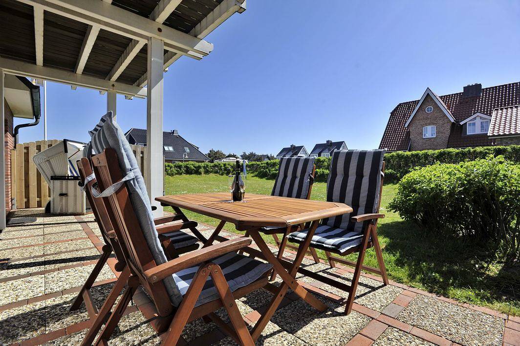Ganze Wohnung, Seedüne 10 – Helle 3-Zimmer-Erdgeschosswohnung für Familien oder Urlaub mit Hund in Wenningstedt, Sylt