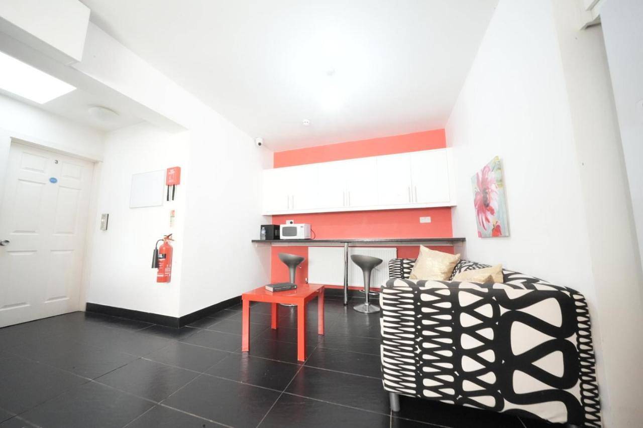 Entire apartment, Standard Triple Studio in Hillingdon, London