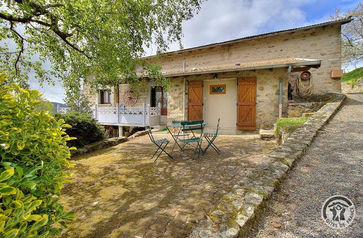 Gîte pour 8 personnes, avec terrasse, animaux acceptés dans Affoux