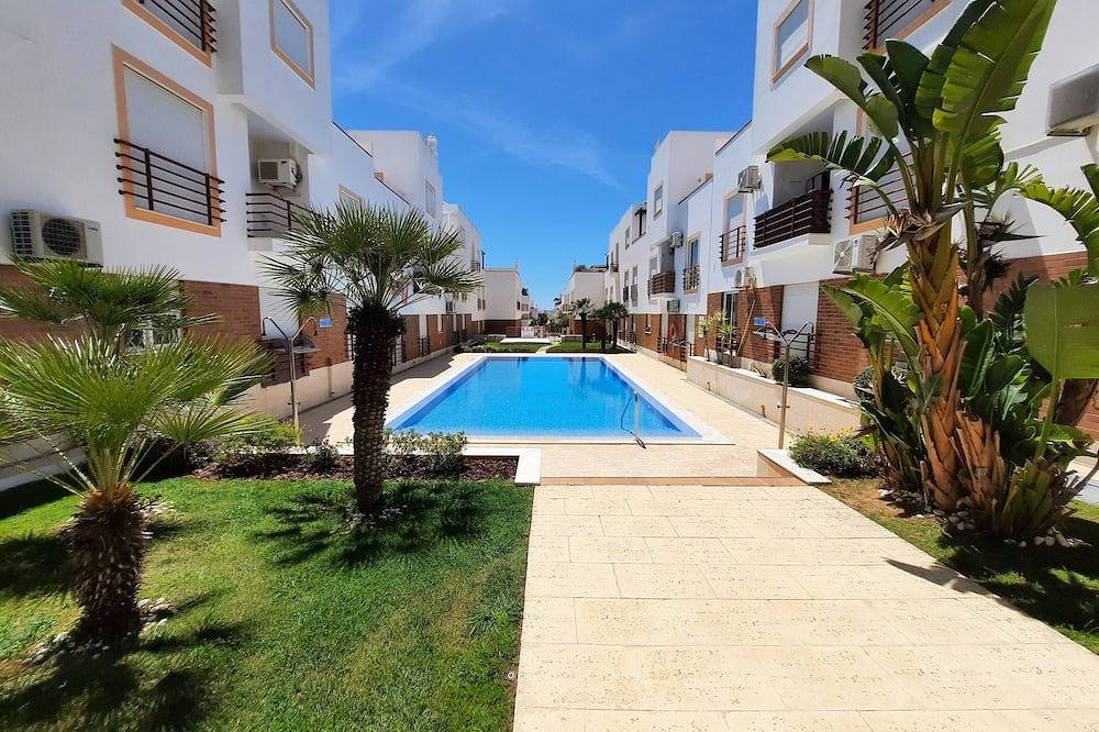 Entire apartment, Spacious 2 Bedroom Apt With Air - Con, Swimming Pool, Very Close To The Beach. in Cabanas de Tavira, Conceição e Cabanas de Tavira