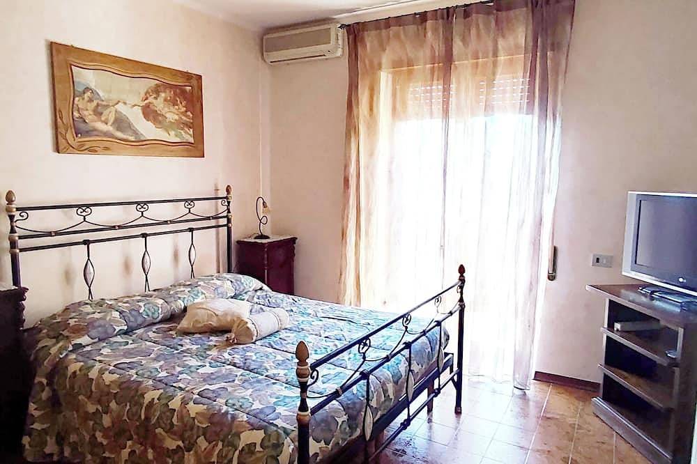 Entire apartment, Entire apartment in central area 100 mt from the station, pets allowed in Valmontone, Rome Province