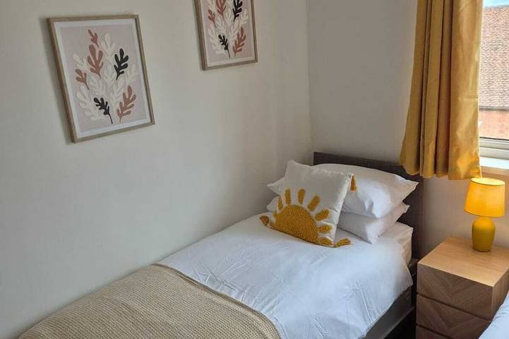 Appartamento intero, Top floor pent house suite near Nec/Bhx/Hs2. 3 Bedrooms, 6 beds in Coleshill, Warwickshire
