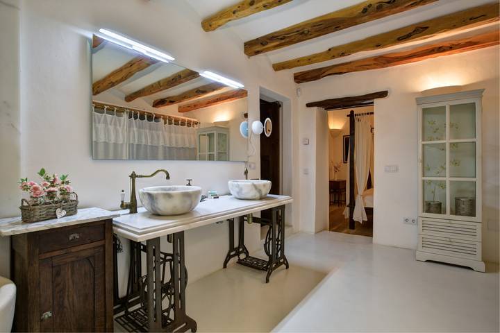 Gorgeous Ibiza Villa | Can Rosetta | 6 Bedrooms | Private Pool & Air-Conditioned | San Antonio in Sant Antoni de Portmany, West Ibiza