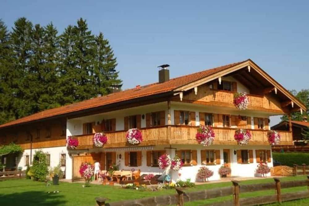 Entire apartment, Apartment 5 - Apartments Lohbinder (Fam. Holzer) in Rottach-Egern, Spitzingsee