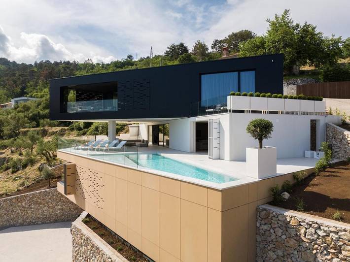 Ferienhaus für 8 Personen, mit Balkon und Terrasse sowie Garten und Pool in Mošćenice