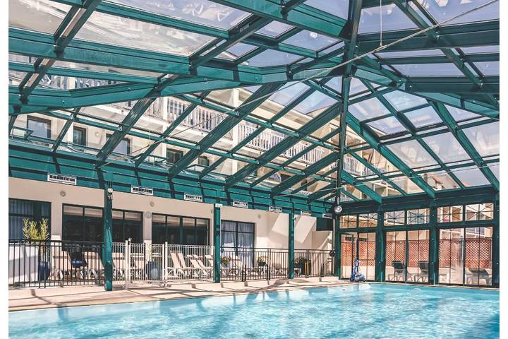 Studio pour 3 personnes, avec terrasse et piscine, animaux acceptés