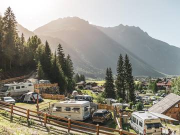 Bungalow für 10 Personen, mit Sauna und Garten sowie Terrasse, kinderfreundlich in Tirol