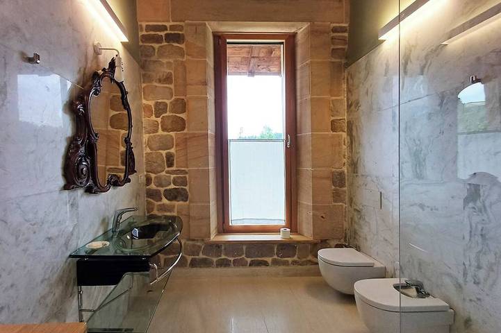 Location de vacances pour 5 personnes, avec terrasse et jardin à Ea - 3