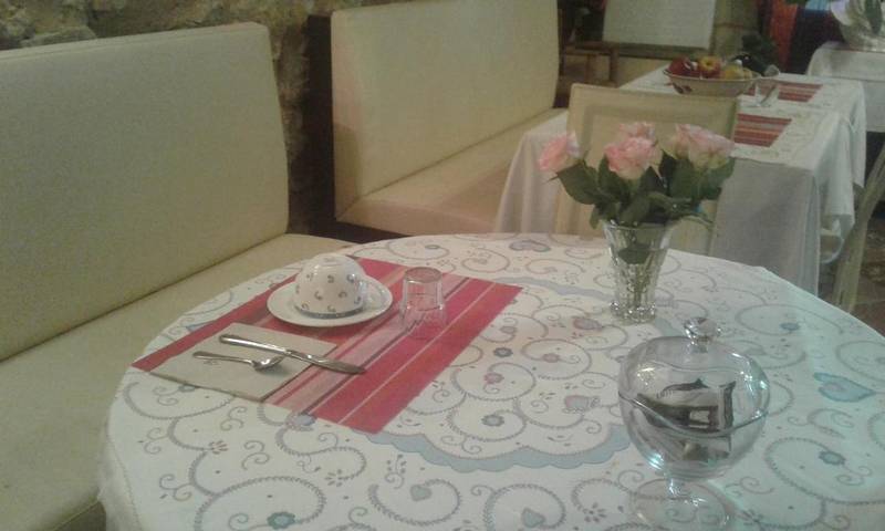 Location de vacances pour 3 personnes, avec terrasse ainsi que jardin et piscine à Vayres - 4