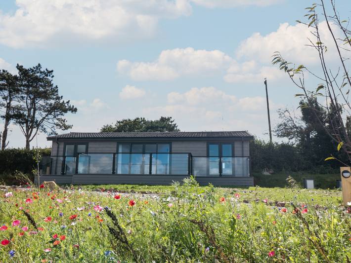 Chalet for 4 people, with garden, with pets in Dartmouth