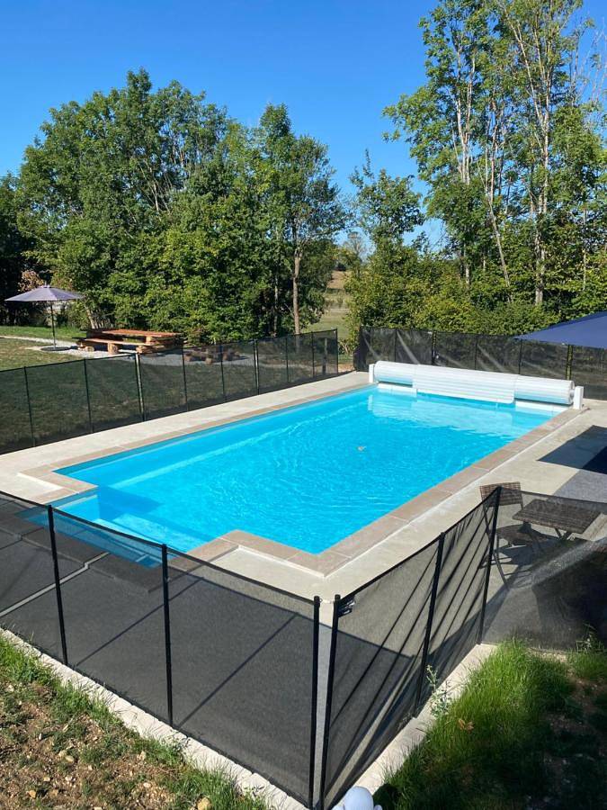 Gîte pour 4 personnes, avec piscine et jardin à Loray