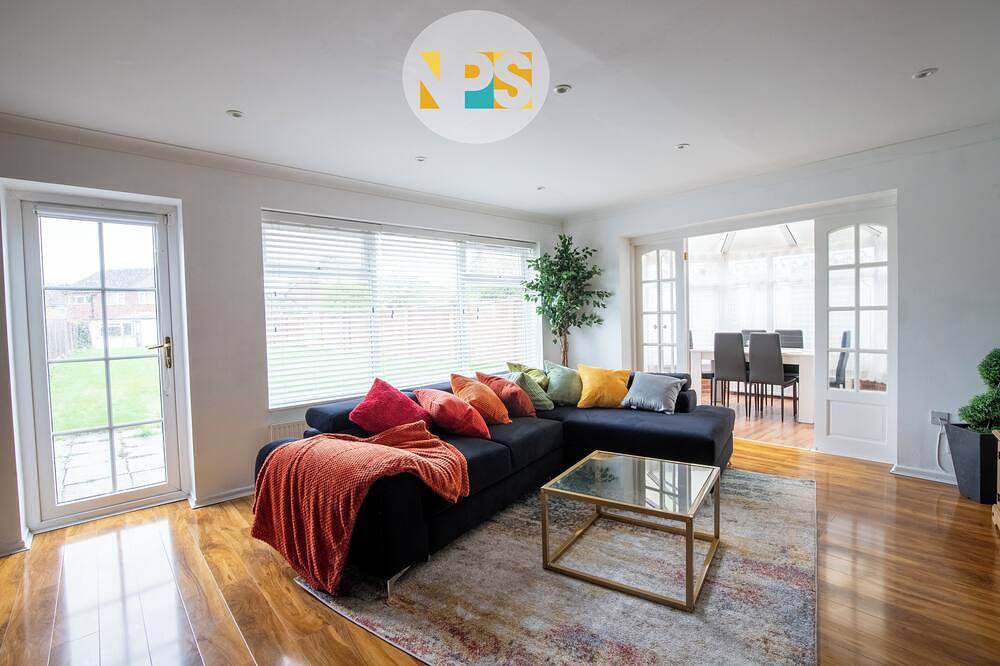The Laurels - Hs2 Contractors, Nec, Bhx Airport Stays, Sleeps 12, Free Parking in Solihull, Birmingham Area