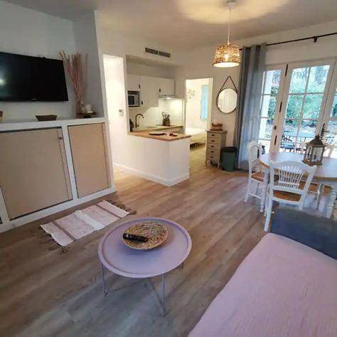 Location de vacances pour 4 personnes, avec Terrasse et Jardin ainsi que Piscine et Sauna dans Domaine de Fayence