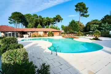 Gîte pour 4 personnes, avec piscine et sauna, animaux acceptés à Parentis-en-Born