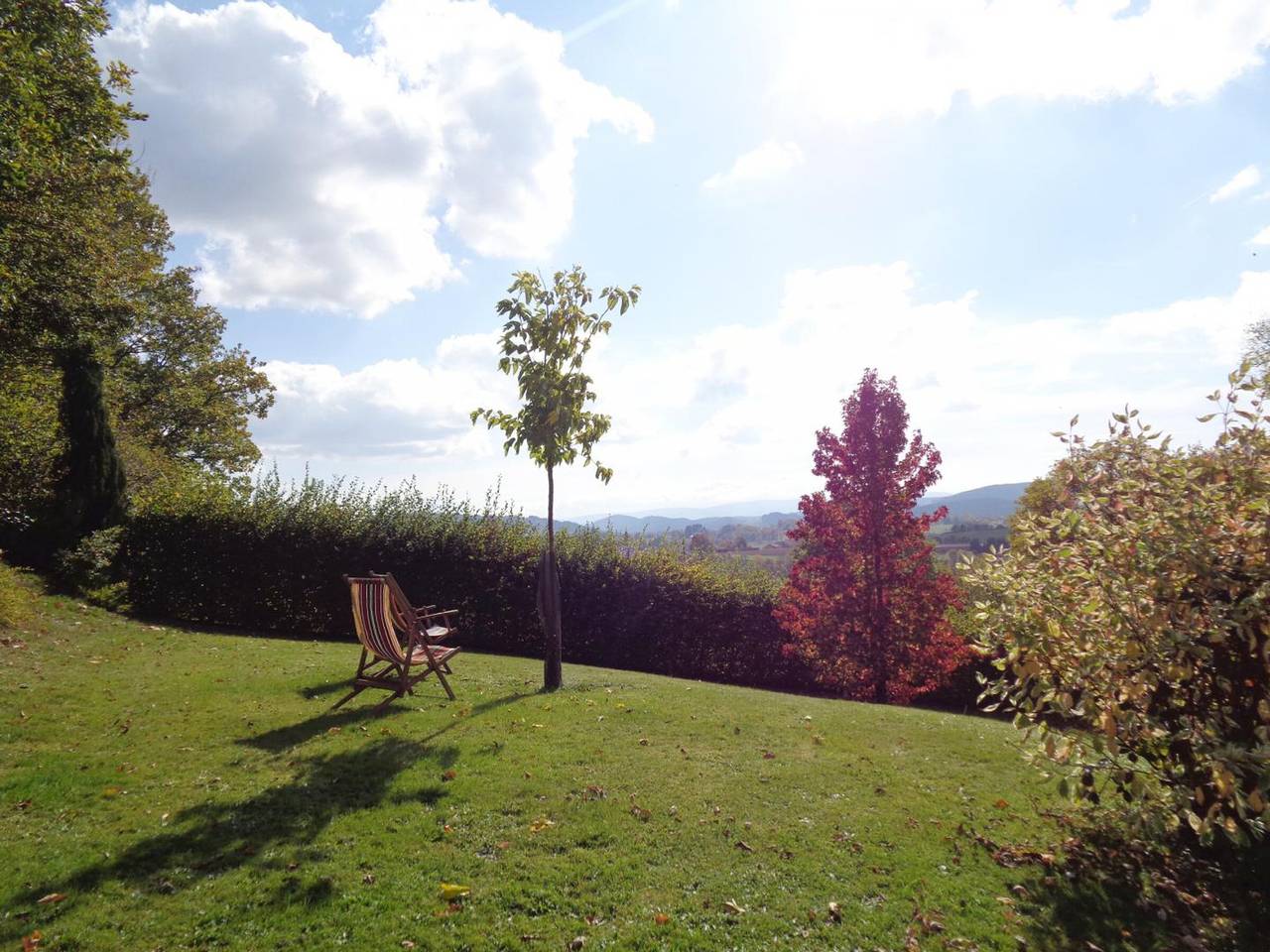 Gîte traditionnel avec terrasse et animaux acceptés in La Tuilière, Région de Roanne