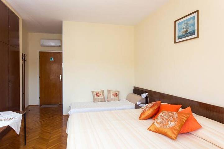 Vacation rental for 2 people, with yard in Dalmatia