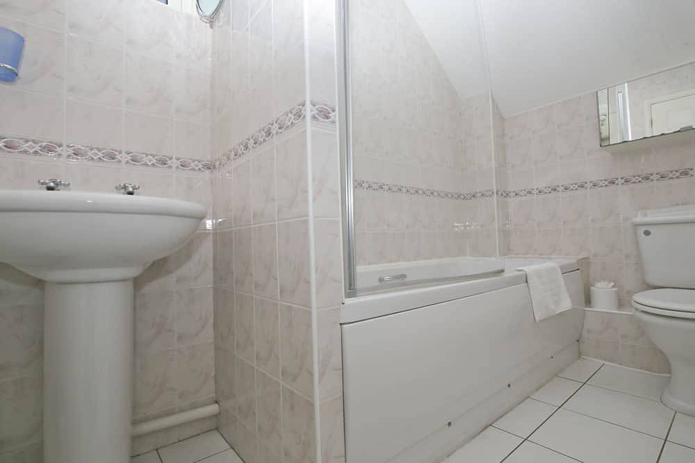 2 Min Walk To Trevone Beach in Trevone, Cornwall