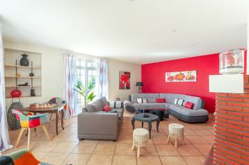 Gîte pour 15 personnes, avec jardin et terrasse, animaux acceptés dans Montpouillan