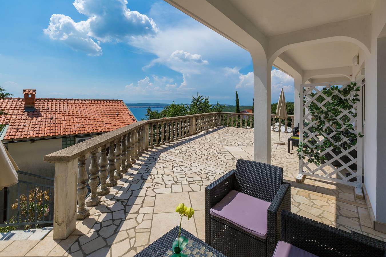 Ganze Wohnung, 1-Zimmer-Ferienwohnung mit Terrasse und Meerblick Dramalj, Crikvenica A-5551-b in Dramalj, Primorje-Gorski Kotar