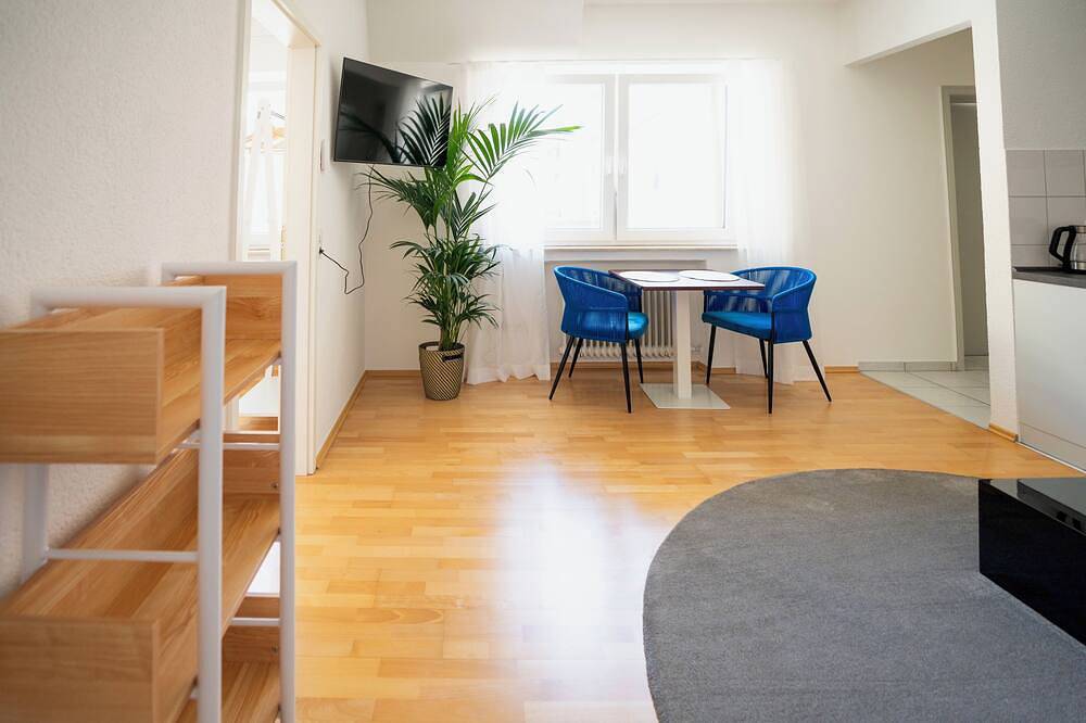Ganze Wohnung, Blauwal, stilvolle Wohnung, Wohnzimmer, Schlafzimmer, Bad, Küche, zentral in Ulm in Ulm, Schwaben