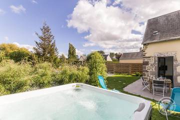 Gîte pour 3 personnes, avec sauna et terrasse ainsi que jacuzzi et jardin en Normandie