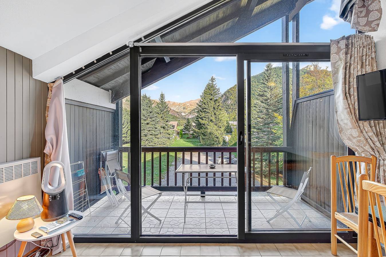 Apartamento entero, Apartamento 'Tallas Pieds Des Pistes' con vistas a la montaña, balcón y Wi-Fi in Ancelle, Parque Nacional de los Ecrins